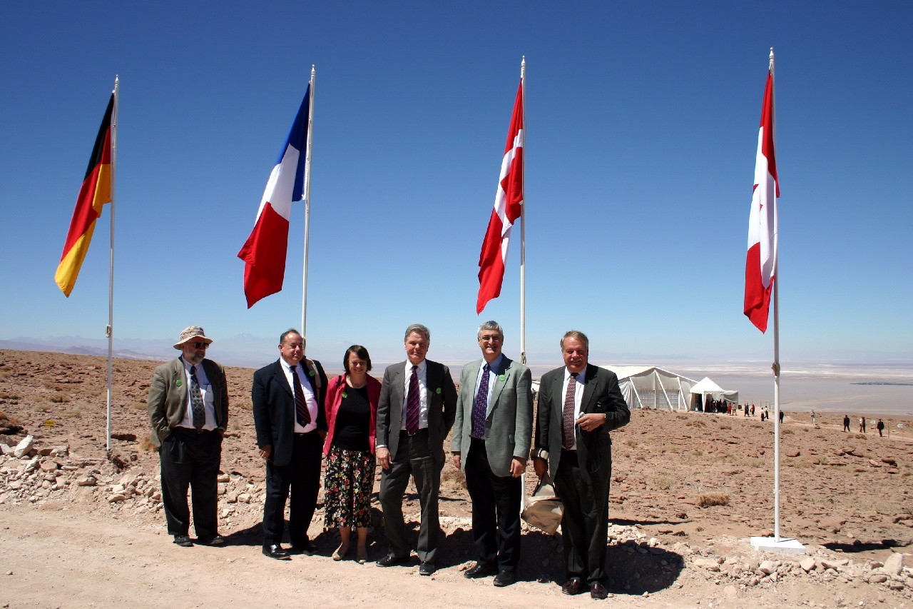 Science Managers get ready to push antenna up the new road...