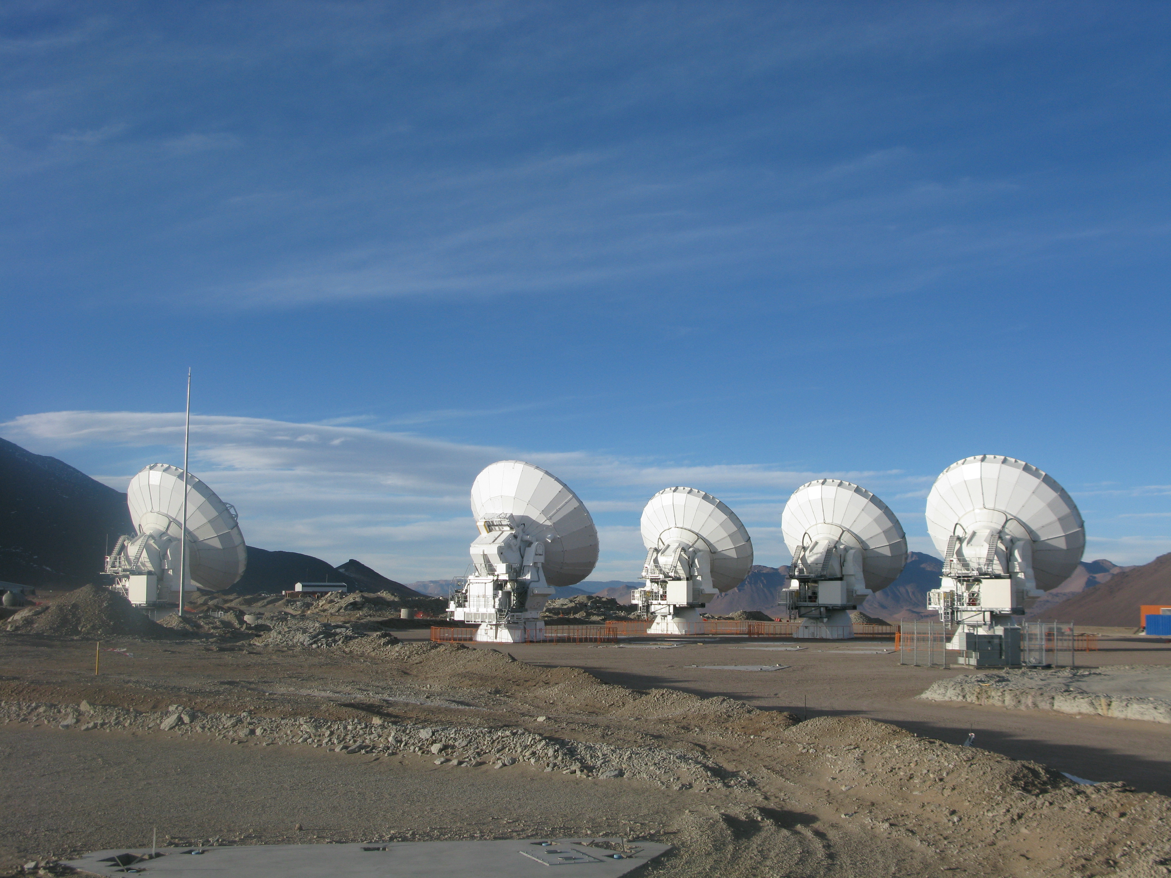 Five_Antennas_at_AOS.JPG