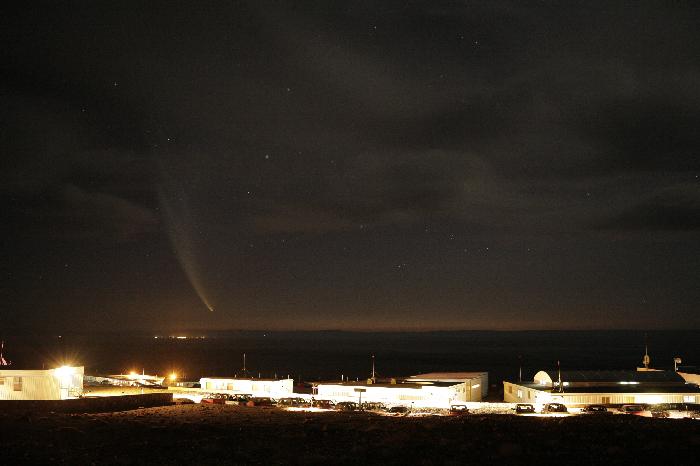 Comet McNaught above the ALMA OSF